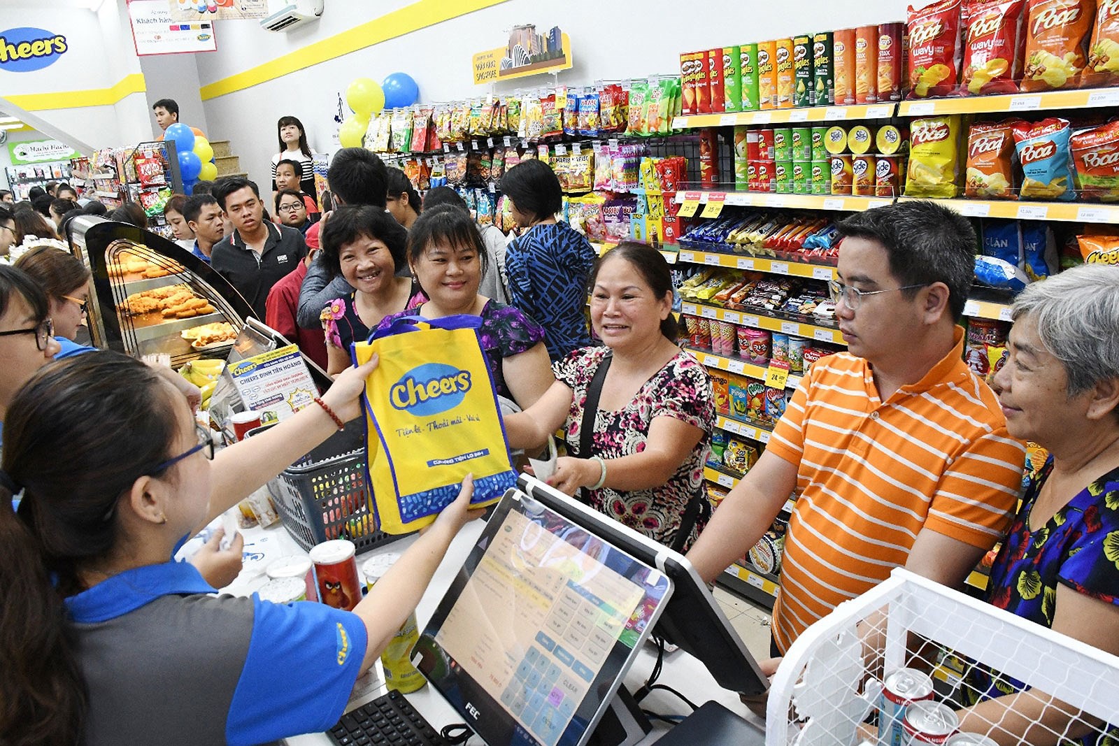 How to get your fintech product into Vietnamese retail channels
